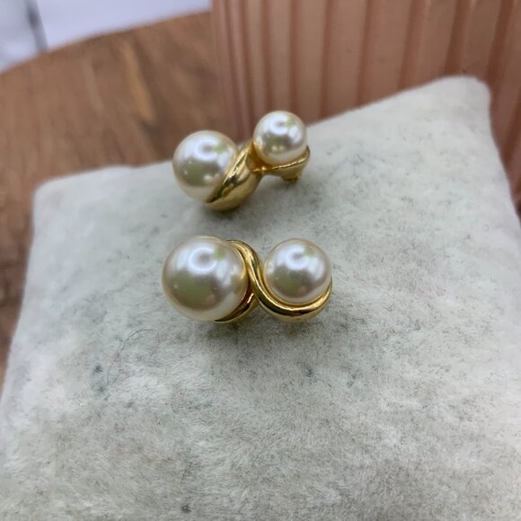 RMN (AVON) Vintage Faux Double Pearl Gold Tone Knot Stud Earrings - Picture 3 of 6
